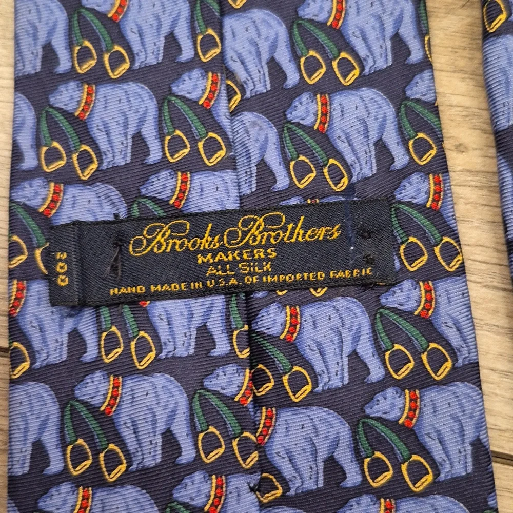 BROOKS BROTHERS Makers USA Navy Blue Polar‎ Bears Pattern Silk Mens Tie VTG